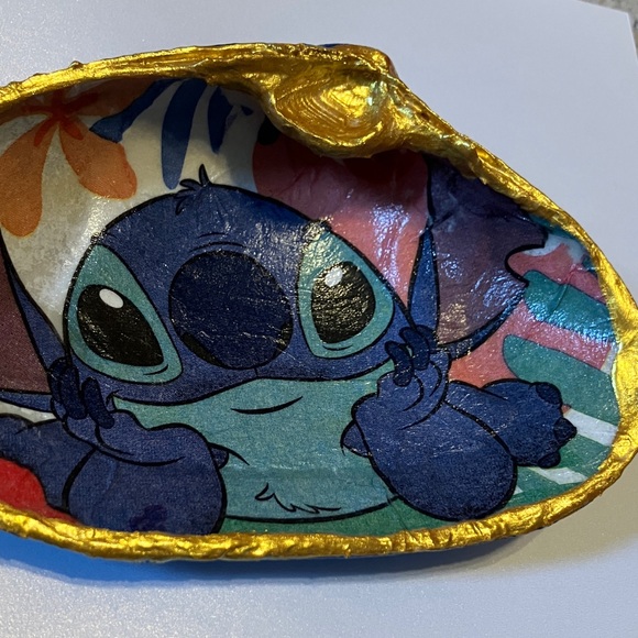 Handcrafted Shell Disney Stitch 6 inch Dish Decoupage - Picture 2 of 4